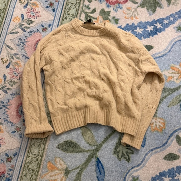 Ann Taylor Sweaters - Ann Taylor Cozy Cream Cable Knit Sweater xs